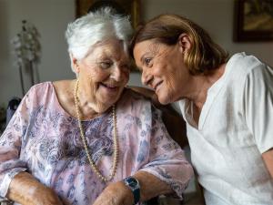  alt="Faire de l'aidant un partenaire : la place de l'aidant en Ehpad"